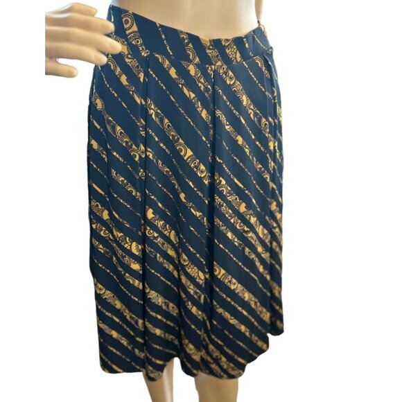 LulaRoe Madison Pleated Pocket Skirt size small NWT - Picture 2 of 5